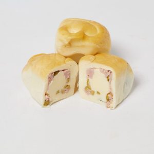 Fagottino-Ripieno-con-Prosciutto-Cotto-e-Olive-Verdi